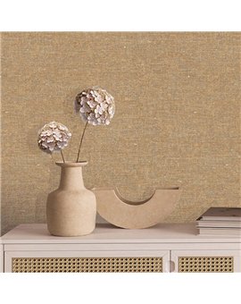 Ref.TN29006 ambiente con terra nova hojas tropicales Marrón y Beige sobre fondo Ocre
