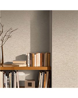 Ref.NATU-008 ambiente real de mosaico teselas natura, sobre fondo Beige en tonos Marrón y Dorado