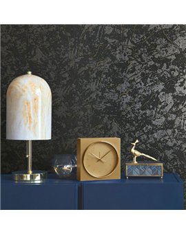 Ref.SP2598 ambiente real de mármol vetas doradas supreme, sobre fondo Negro en tonos Nacarado, Dorado y Brillos