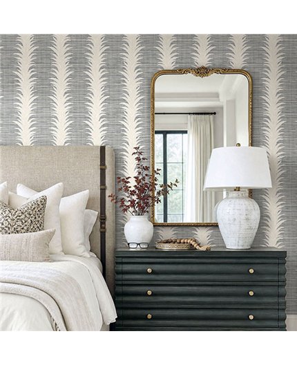 Ref.EW50700 ambiente real de hojas verticales white accents, sobre fondo Topo en tonos Beige y Blanco Roto