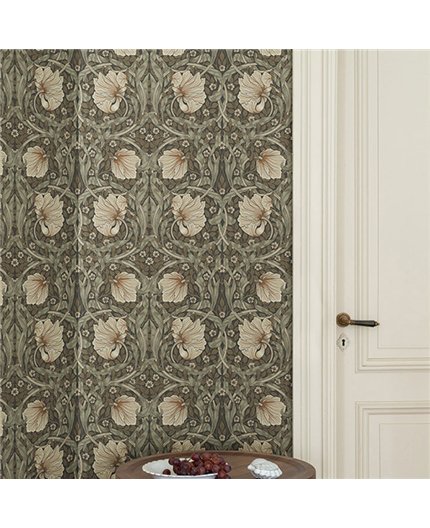 Ref.82096 ambiente con hidden treasures tulipanes entrelazados Beige, Naranja, Verde y Bronce sobre fondo Marrón