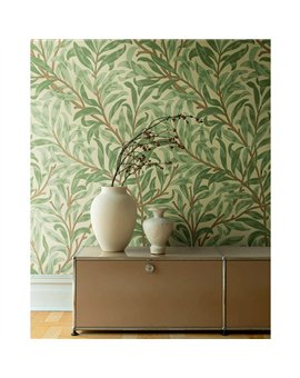 Ref.HT84005 estancia decorada con mural ramas de sauce Verde y Marrón y fondo Beige, hidden treasures