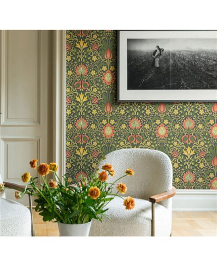 Ref.82091 ambiente con hidden treasures floral simétrico Verde, Rojo, Salmón y Amarillo sobre fondo Negro