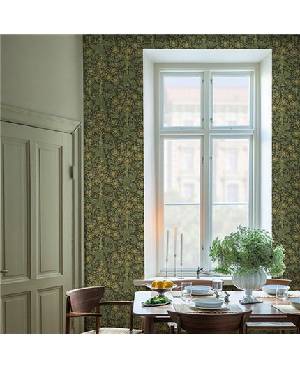 Ref.82089 ambiente con hidden treasures acanto y girasoles Ocre y Marrón sobre fondo Verde