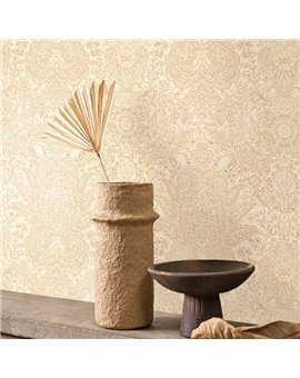 Ref.FAMI-202711200 estancia decorada con damasco cachemir Ocre y fondo Beige, maison de famille