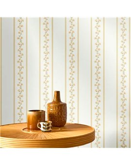 Ref.FAMI-202702459 ambiente real de rayas florales maison de famille, sobre fondo Blanco Roto en tonos Amarillo y Beige