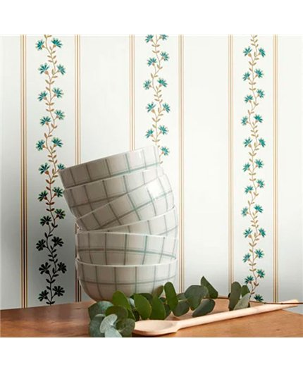 Ref.FAMI-202706510 ambiente real de rayas florales maison de famille, sobre fondo Blanco Roto en tonos Verde y Beige