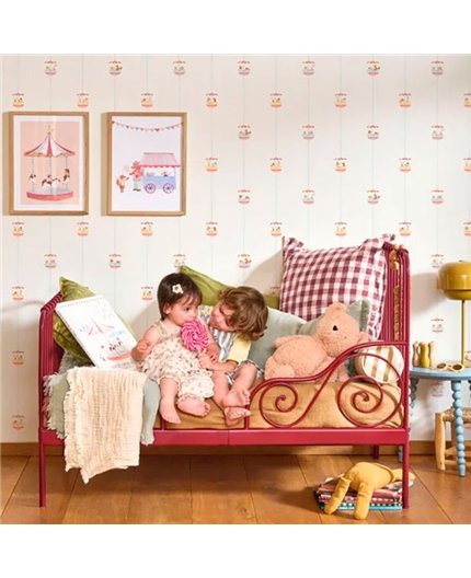 Ref.OUTT202836889 ambiente real con barquillas de feria sobre fondo Blanco en tonos Azul, Rojo, Amarillo, Beige y Rosa