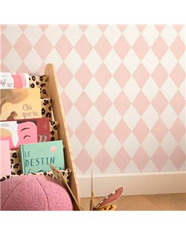 Ref.OUTT202944286 estancia decorada con rombos arlequín Rosa y fondo Blanco, once upon a time 3